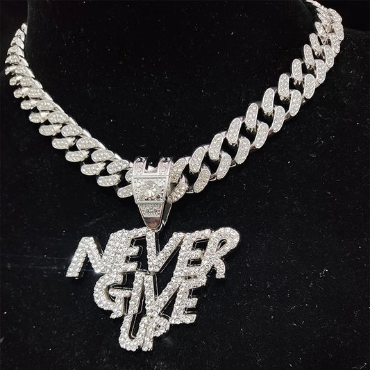 Collier Never give up